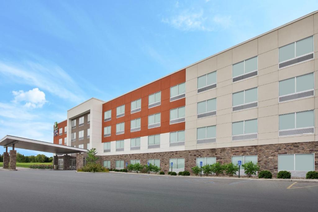 Holiday Inn Express & Suites - Parkersburg East an IHG Hotel Main image 1